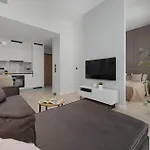 Apartamento Towarowa Towers Prestigious With Ac & Parking In By Renters Prestige Varsóvia