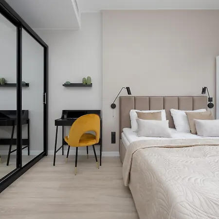 Towarowa Towers Prestigious With Ac & Parking In By Renters Prestige Appartement *