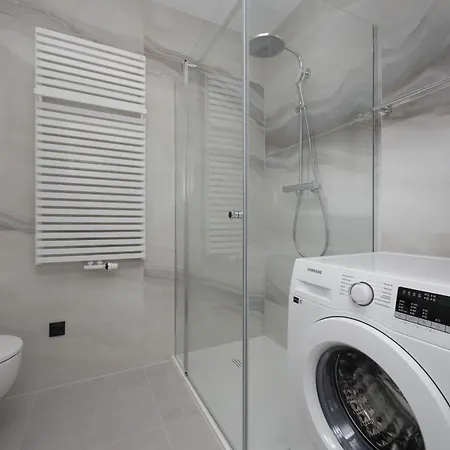 아파트 Towarowa Towers Prestigious With Ac & Parking In By Renters Prestige 바르샤바