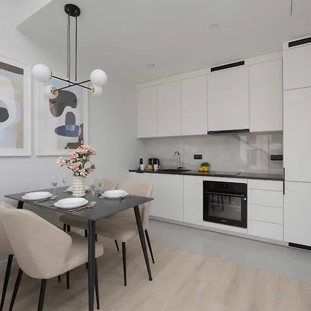 Towarowa Towers Prestigious With Ac & Parking In By Renters Prestige *