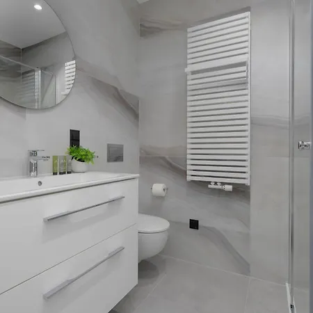 Towarowa Towers Prestigious With Ac & Parking In By Renters Prestige Appartement