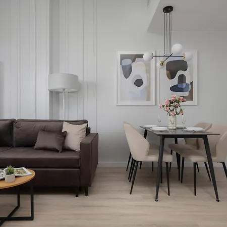 Towarowa Towers Prestigious With Ac & Parking In By Renters Prestige Appartement