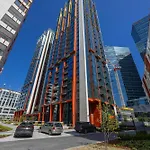 アパート Towarowa Towers Prestigious With Ac & Parking In By Renters Prestige ワルシャワ