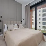 アパート Towarowa Towers Prestigious With Ac & Parking In By Renters Prestige ワルシャワ